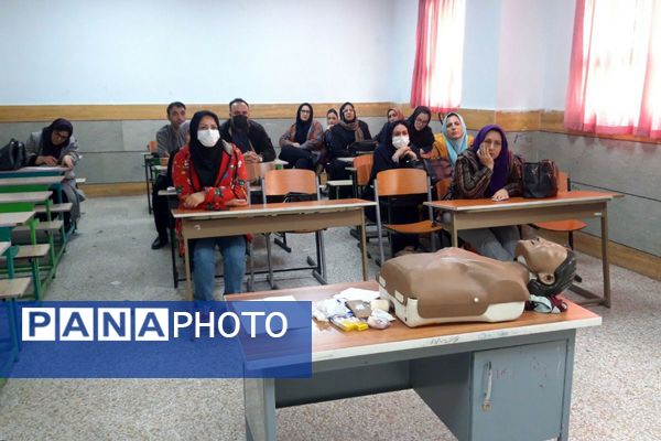 اولین دوره آموزشی آموزگاران با هدف کیفیت بخشی برنامه های سلامت و تندرستی 