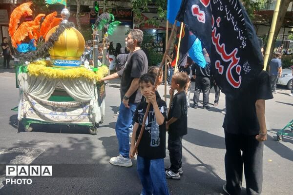 طنین صدای «یا حسین» در آسمان شهر