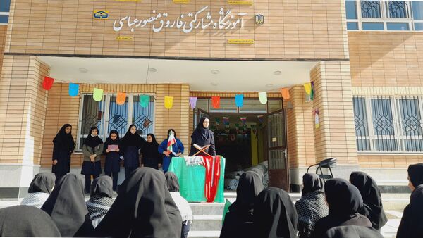 زنگ انقلاب در مدرسه فاروق منصور عباسی شهرستان اردل