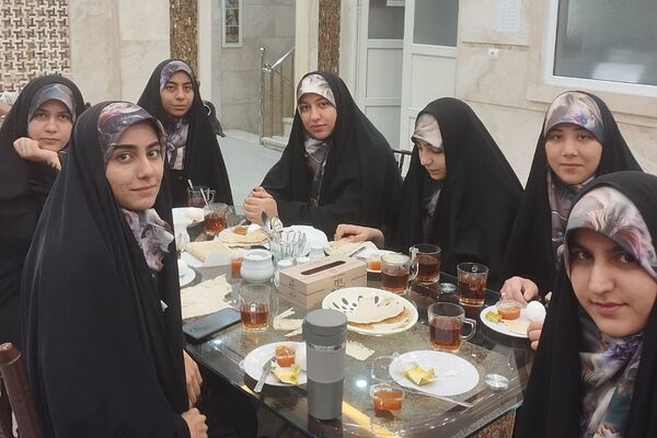 حضور دانش‌آموزان بسیجی شهرستان قرچک در اردوی آموزشی مشهد مقدس 