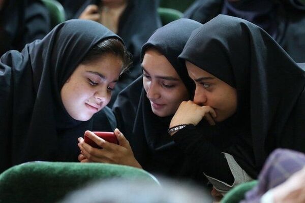 هوش مصنوعی نباید جای دوست و خانواده را برای نوجوان بگیرد