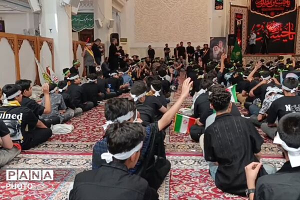 نوجوانان عاشورایی در حرم شاهچراغ(ع) - 1