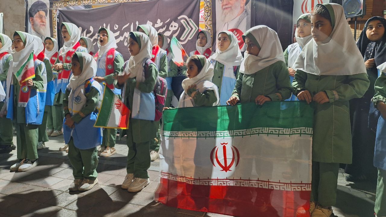 سفیران سلامت ناحیه شش در میدان دانشجو گرد هم آمدند