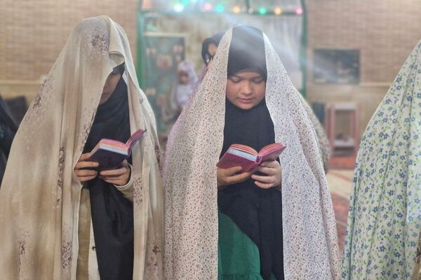 فشافویه میزبان خلوت عاشقانه دانش آموزان در نخستین روز اعتکاف همزمان با ولادت حضرت علی (ع)