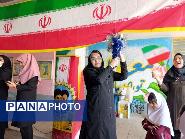 زنگ انقلاب در مدرسه شهید ابراهیم تنیده ناحیه یک بندرعباس به صدا در آمد