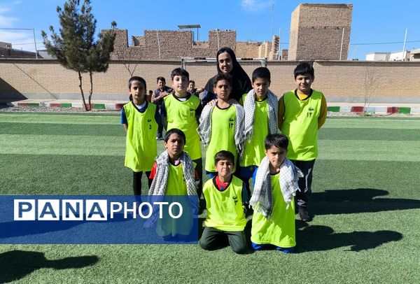 مسابقات فوتبال دبستان شهید پسندیده روستای فدافن شهرستان کاشمر 