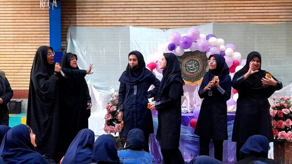 جشن ولادت حضرت زهرا(س) و روز مادر در مدرسه شاهد «عصمت» ناحیه ۳ کرج 