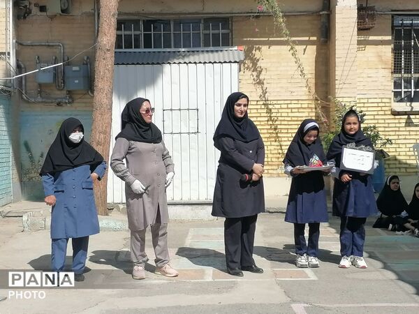 آموزش ایمنی و اطفاء حریق در دبستان ناهید نخودی نیشابور 