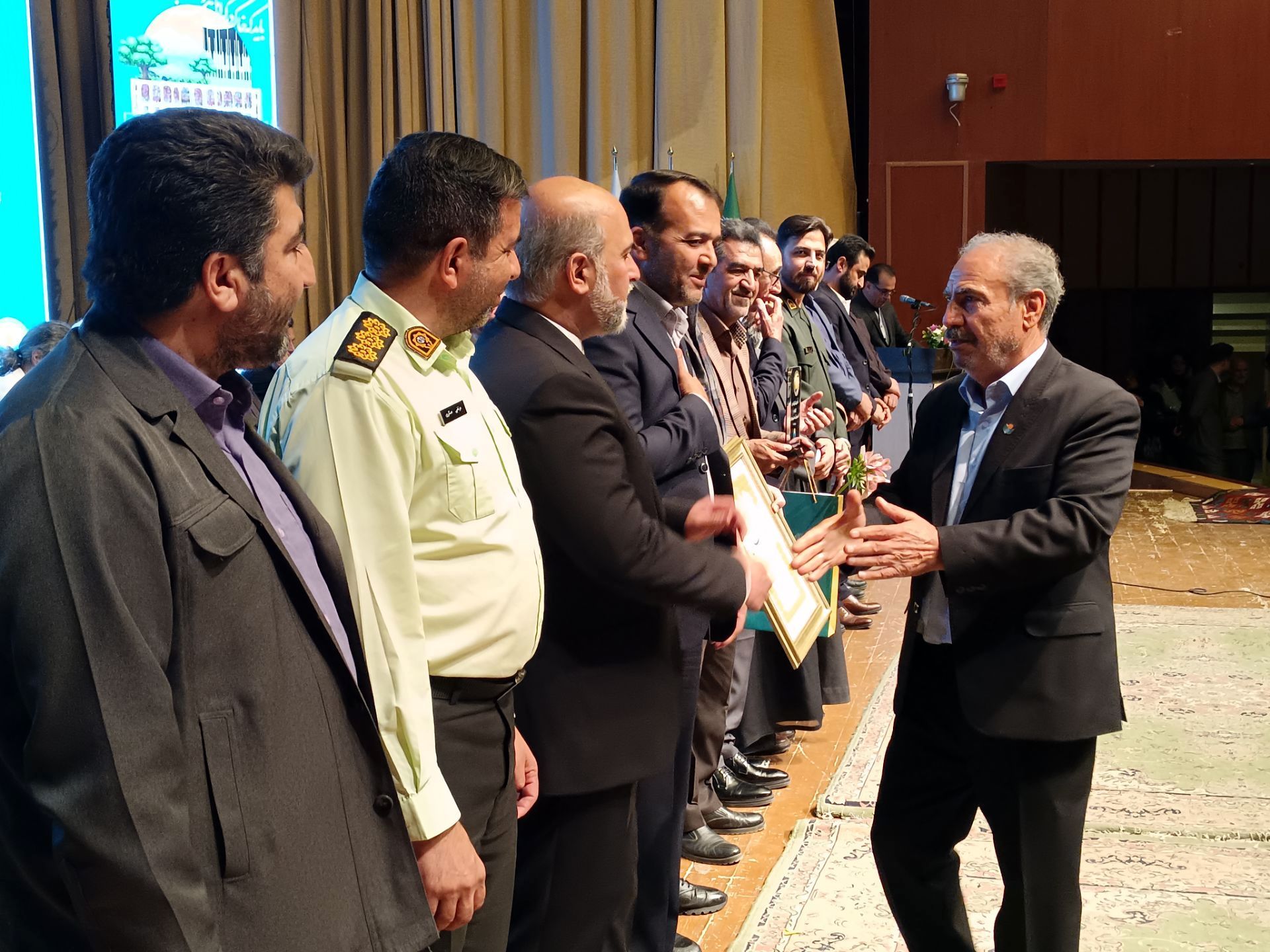 آیین بزرگداشت مردان نامدار با حضور چهره‌های فرهنگی و هنری در فرهنگسرای شهرکرد 