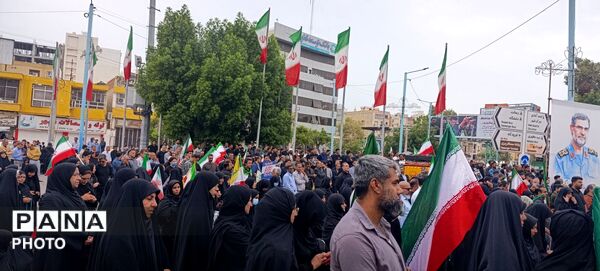 وداع حماسی دریادلان هرمزگان با فرمانده شهید علیرضا تنگسیری در بندرعباس