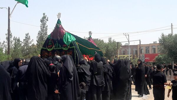 آیین نخل گردانی روز عاشورا با حضور کم نظیر مردم منطقه امامزاده بادرود
