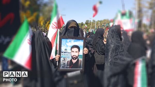 حضور پر شور مردم کرمان در چهلمین روز شهدای جنگ رمضان