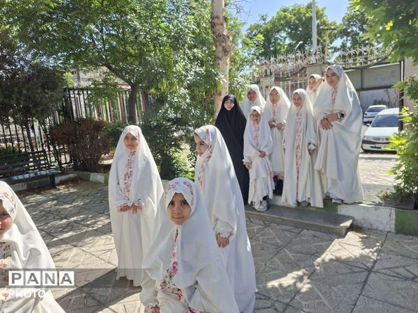 طنین اندازی سرود دختران میقات در مقتل شهید آرمان علی وردی