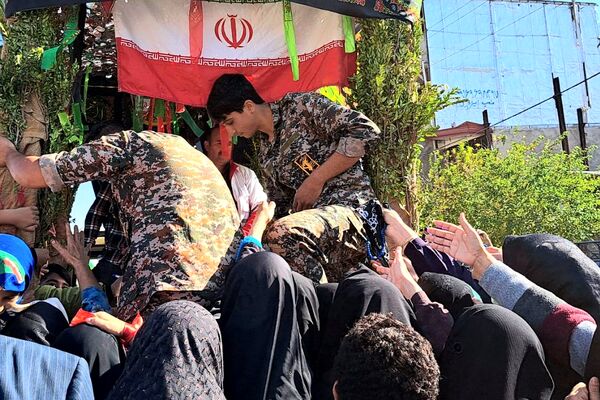 حضور پرشور مردم اَفرینه در آیین استقبال از شهید گمنام