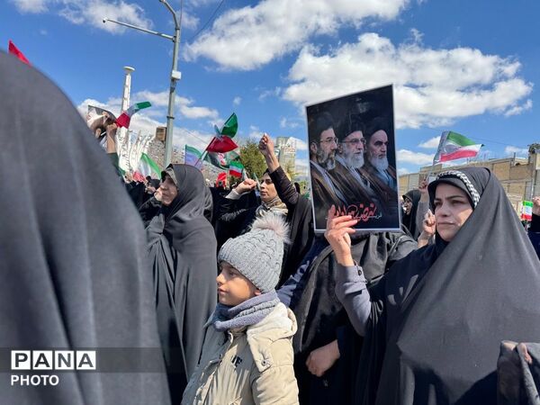خروش مؤمنان در دسته عزاداری رهبر