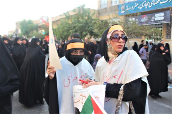 حماسه حضور نوجوانان کفن‌پوش قمی در راهپیمایی «عهد خون»