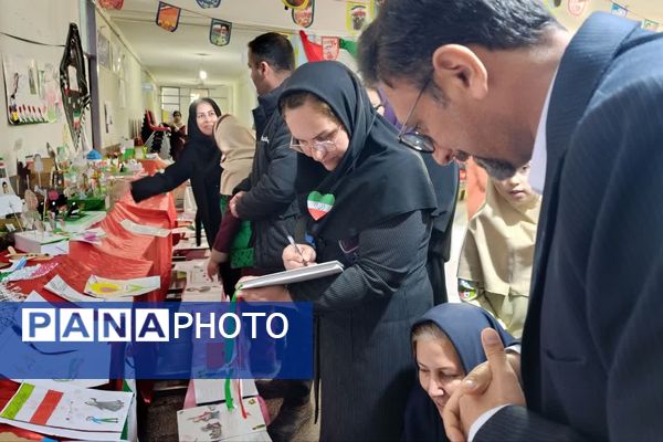 مراسم دهه فجر و برگزاری نمایشگاه دست‌سازهای دانش‌آموزی در دبستان شیخ کلینی