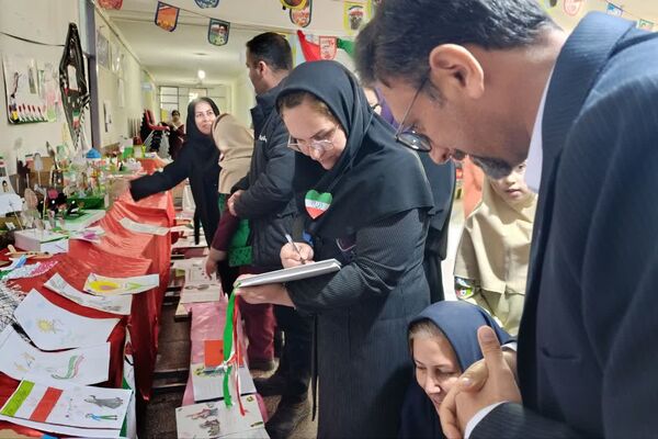 مراسم دهه فجر و برگزاری نمایشگاه دست‌سازهای دانش‌آموزی در دبستان شیخ کلینی