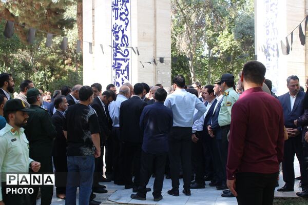  عطرافشانی مزار شهدای گمنام نظرآباد 