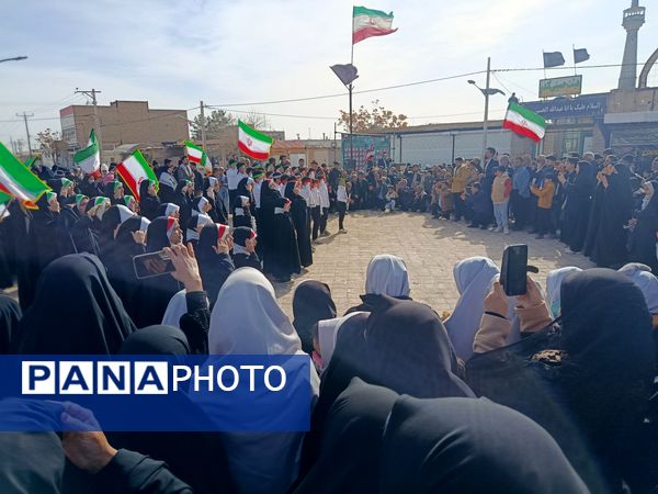حضور پرشور مردم در راهپیمایی ۲۲ بهمن شهرستان کندر