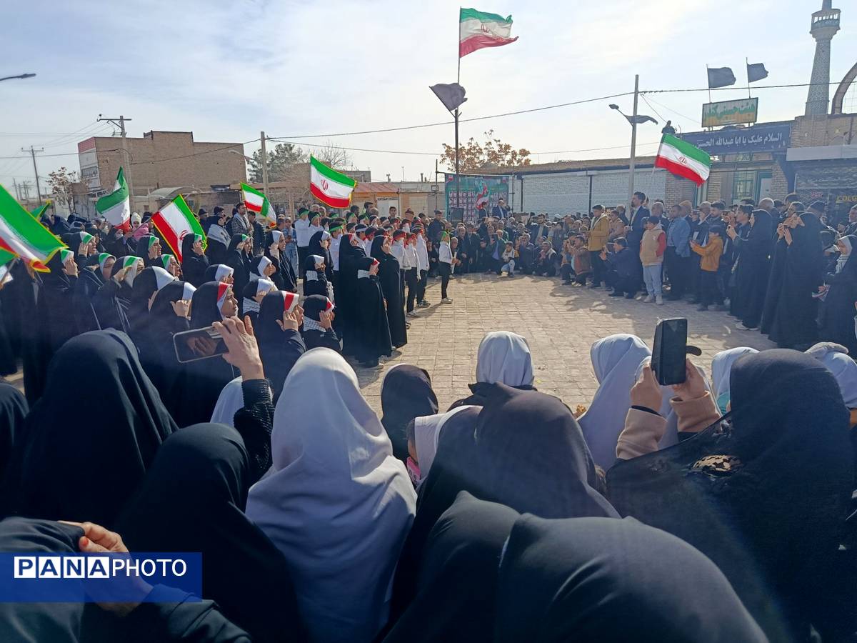 حضور پرشور مردم در راهپیمایی ۲۲ بهمن شهرستان کندر