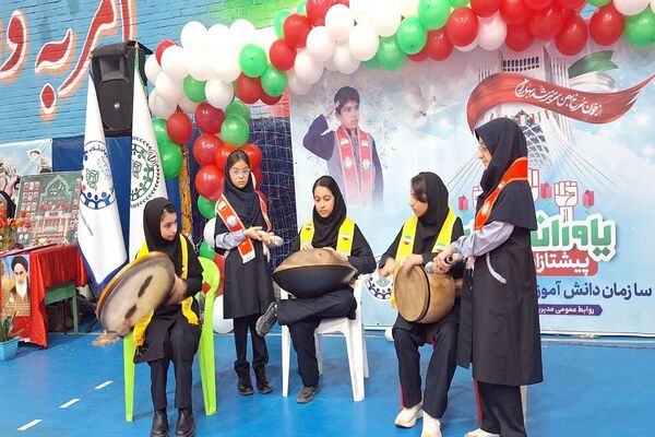 یاوران انقلاب؛روشنای مسیر نوجوانان امروز