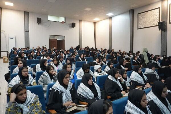 اعزام دانش‌آموزان دختر شهرستان‌های تهران به اردوهای راهیان نور