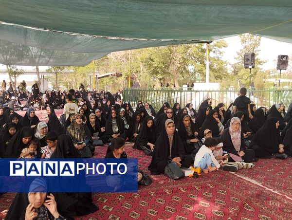 محفل نورانی دعای عرفه در گلزار شهدای شهرک طرق 