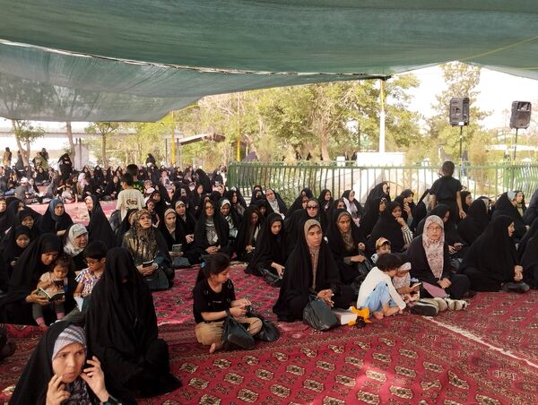 محفل نورانی دعای عرفه در گلزار شهدای شهرک طرق 