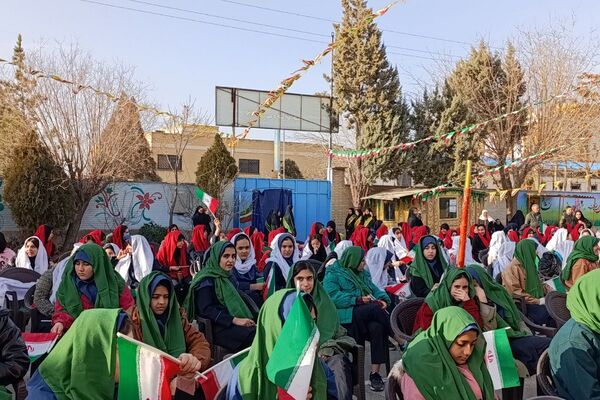 زنگ انقلاب در ملارد با حضور مدیرکل آموزش و پرورش شهرستانهای تهران نواخته شد