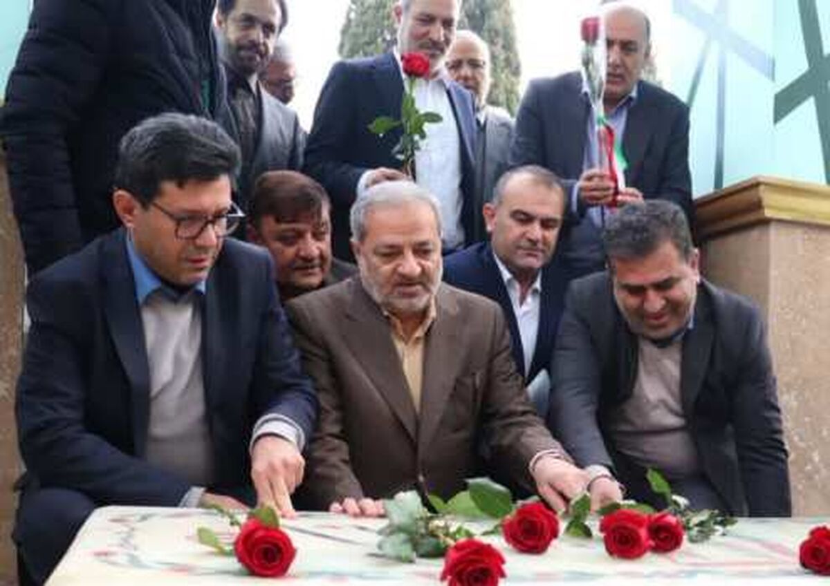 ادای احترام وزیر آموزش و پرورش به مقام شامخ شهدا در ساری