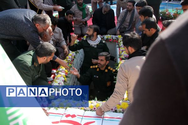 تشییع و خاکسپاری شهید گمنام در باغ جنت شیراز