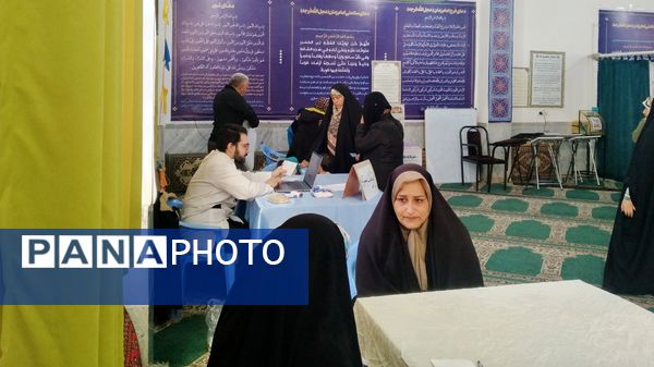 میزخدمت رایگان به‌مناسبت روز پرستار در ماهدشت‌ کرج