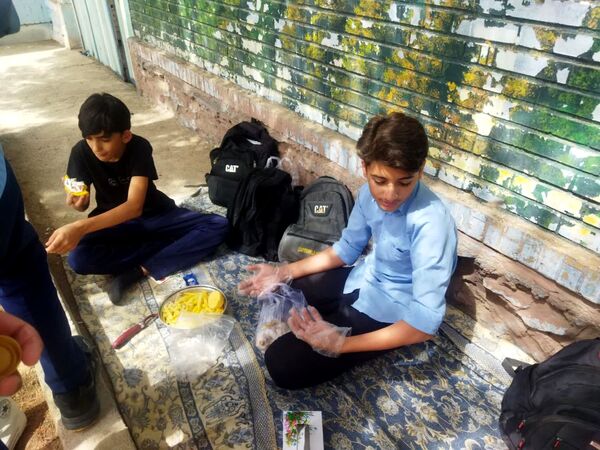 برگزاری جشنواره غذا و بازارچه دانش‌آموزی در دبیرستان نمونه دولتی دانش 