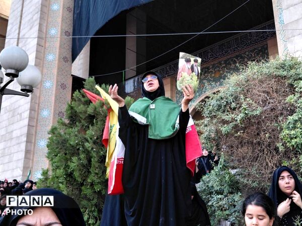 تهران در تب وداع با رهبر  مقتدر شهید