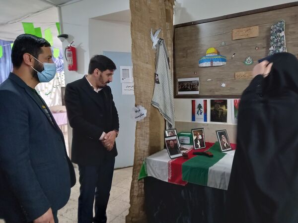 افتتاحیه نمایشگاه مدرسه انقلاب در آموزشگاه فرزانگان شهرستان قدس 