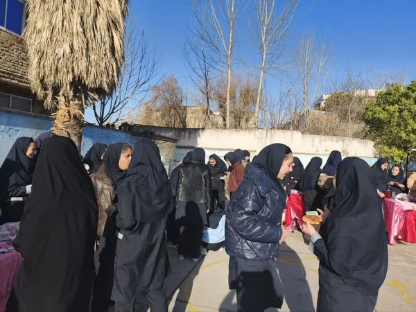 بازارچه کارآفرینی در دبیرستان شاهد ریحانه