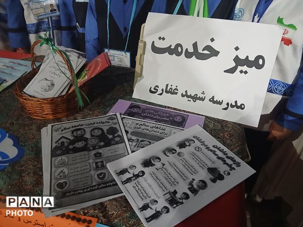  میز خدمت به میزبانی مدرسه پسرانه شهید مهدی غفاری در تجمعات شبانه شهر فرون آباد