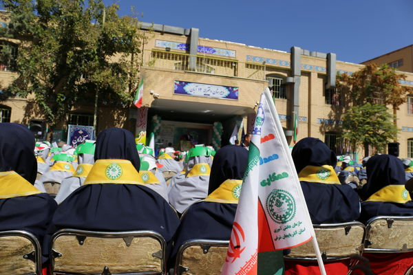 جشن عاطفه‌ها در دبیرستان ۱۳ آبان تبریز