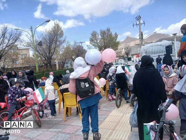 رژه ورزشی دانش آموزی در فرخشهر