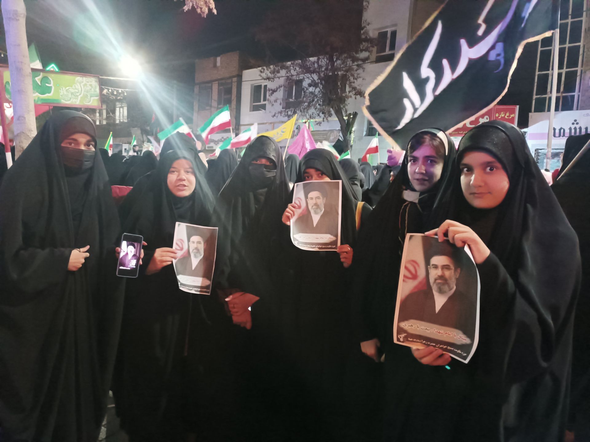 راهپیمایی شبانه در شهرستان باخرز