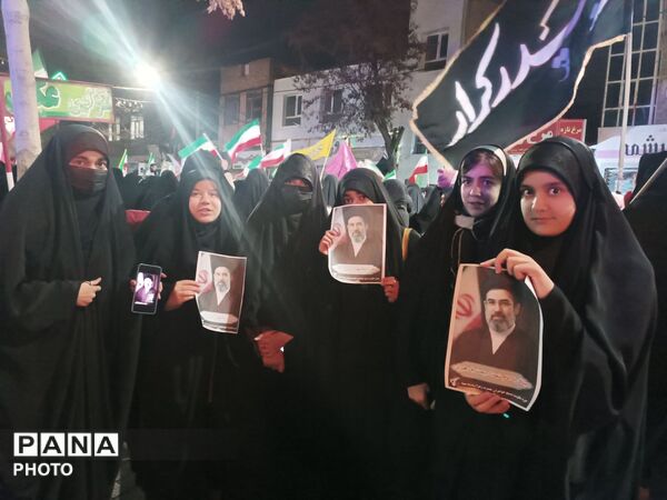 راهپیمایی شبانه در شهرستان باخرز
