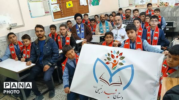 آشنایی دانش‌آموزان دبستان شهید رئیسی قم با مهارت‌های تشکیلاتی پیشتازان