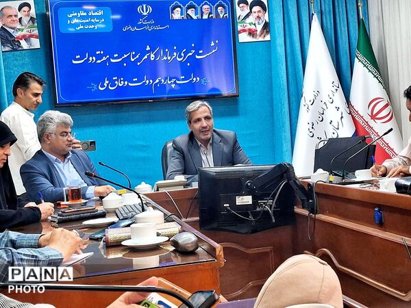 نشست خبری فرماندار کاشمر با اصحاب رسانه به مناسبت هفته دولت