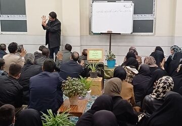 جلسه آموزش خانواده در دبیرستان دخترانه زنده یاد الهام صادقی کوهپایه 
