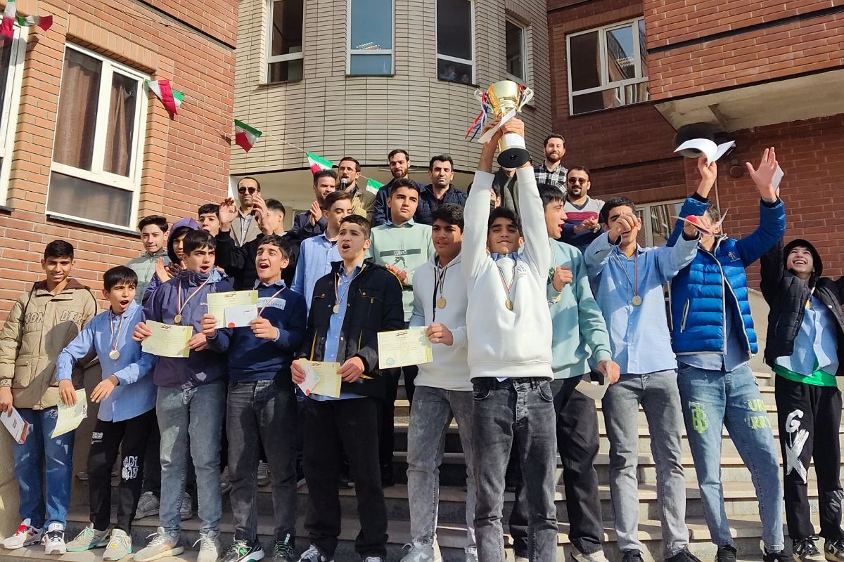 قهرمانی تیم والیبال مدرسه انصارالمهدی در مسابقات منطقه