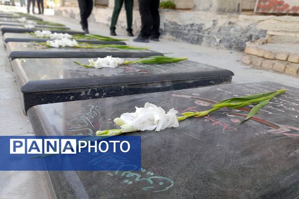 غبارروبی مزار شهدا در امام زاده حسن(ع) نسیم‌شهر