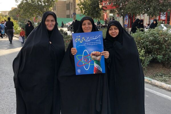 اجتماع عظیم دانش آموزان ناحیه دو شهرری به مناسبت یوم الله ۱۳ آبان در میدان نماز
