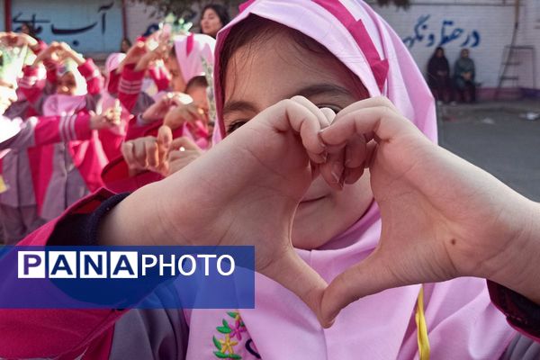 نغمه‌های قرآنی در دل دختران دبستان میقات بهارستان دو طنین‌انداز شد