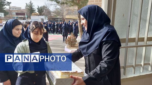  جشن نیمه شعبان و دهه فجر در دبیرستان مستوفی ۲ 